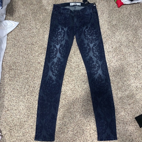 Hollister skinny decal pants - Picture 2 of 6